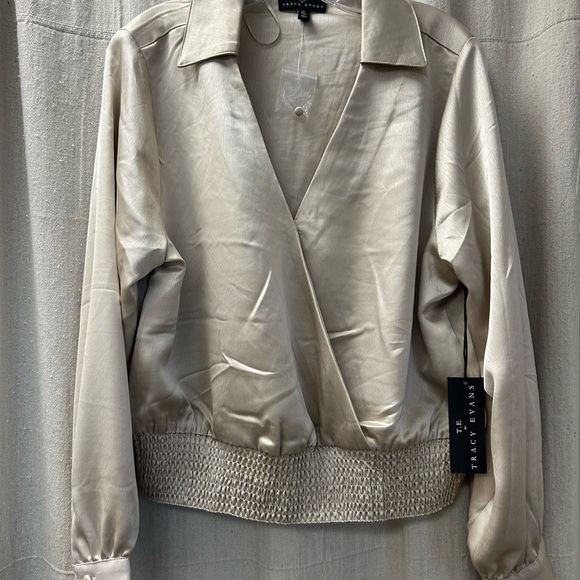 Tracey Evan’s/NWT/ XL/ Women's Cream faux Wrap Top - Picture 2 of 11